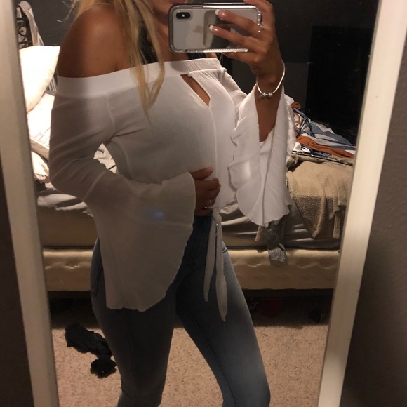 PERFECT WHITE OFF THE SHOULDER TOP 😩😍 - Picture 2 of 8